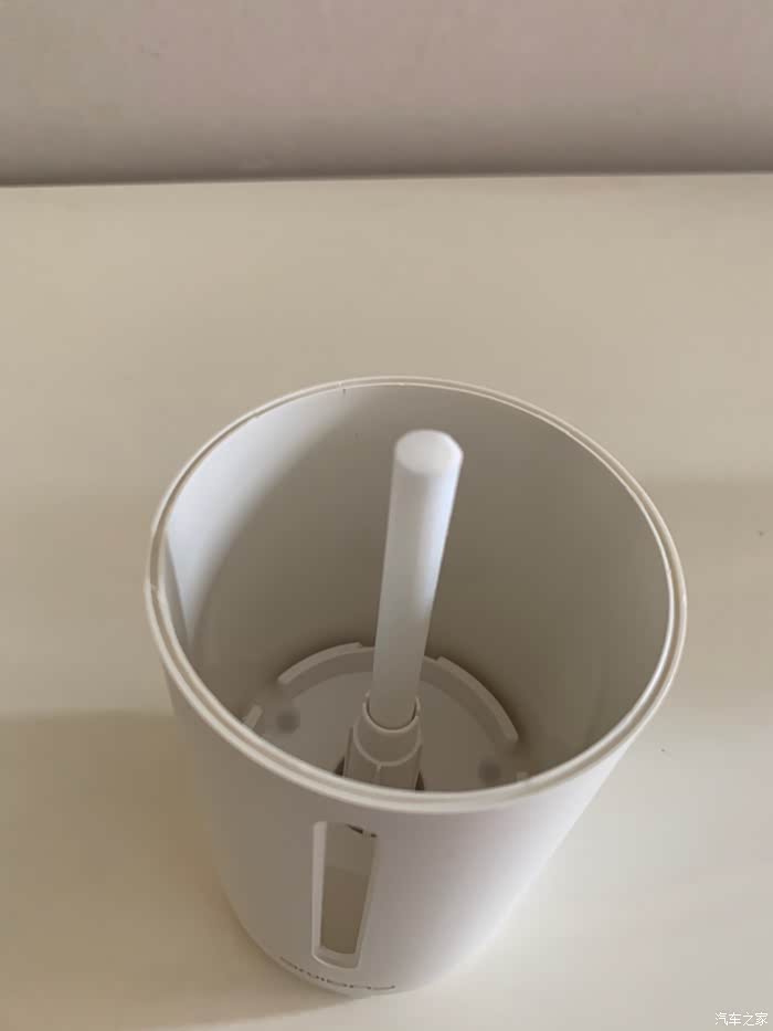 加湿器内部的棉芯,功能就是吸附水分吧.