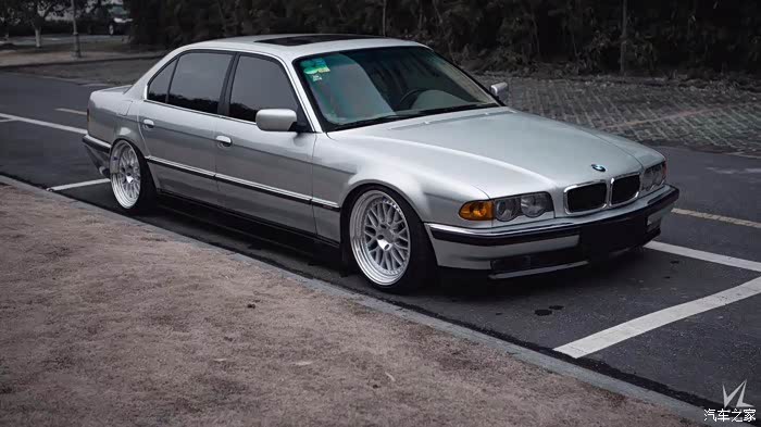 曾经是情怀,如今是陪伴!经典老车 宝马e38