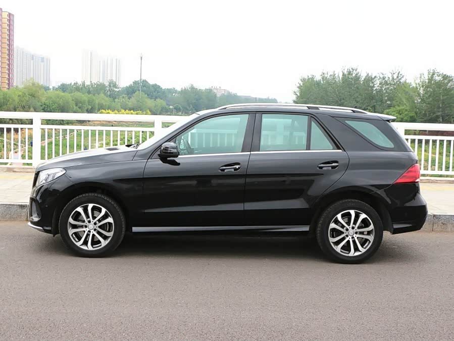 还是比较喜欢老款奔驰gle的外观