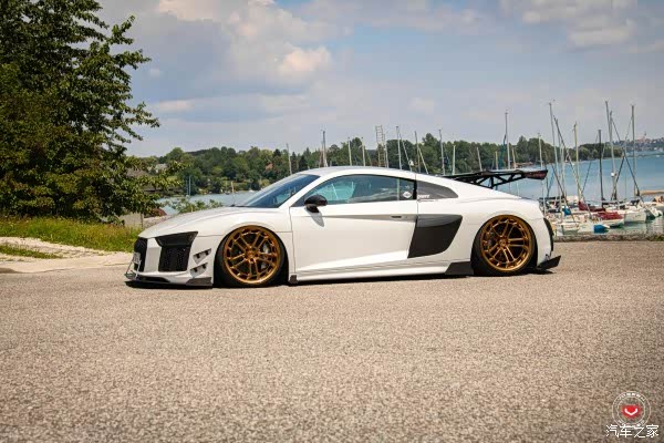 爆改的奥迪r8,金色轮毂太帅了