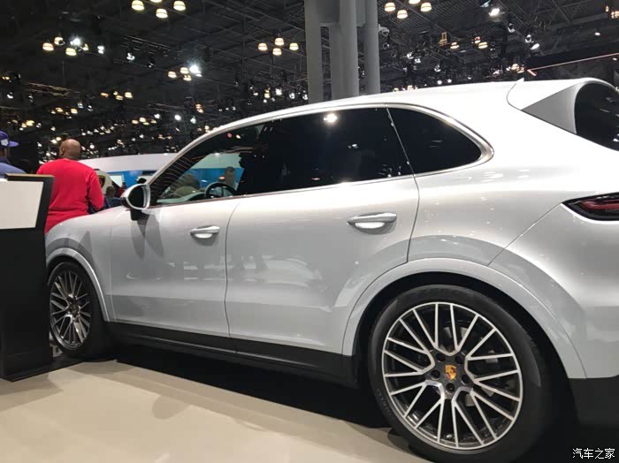 新卡宴铑银色也很帅啊