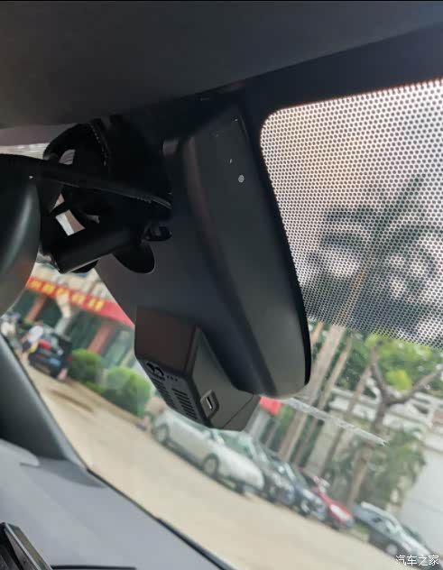 雷凌双擎豪华隐藏式行车记录仪安装作业