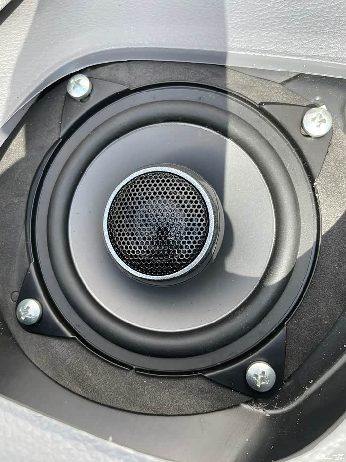 【图】大通v80改装音响 惠威喇叭 超薄低音炮_上汽大通maxus v80论坛