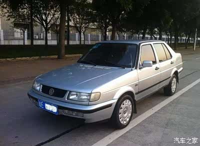 开着他的捷达到处跑,后来因为他换了suv,就把旧捷达给我一个人开了