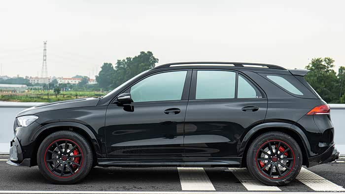 新款奔驰gle升级gle63前杠总成加装brabus巴博斯800包围改装案例