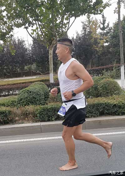 惊险赤脚大仙,这可不是半程,而是全程,绝对的大神级别