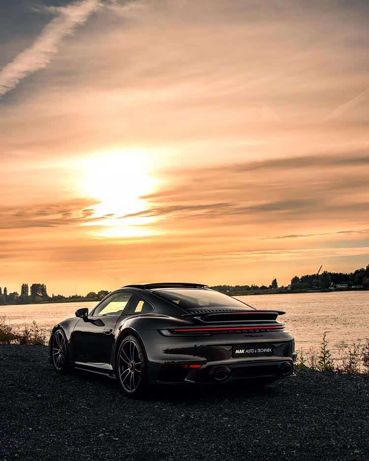 保时捷911turbo s 唯美照,快拿去做壁纸吧