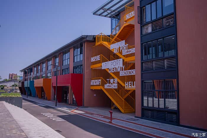 我与春天籁相会驾驶天籁打卡网红地标工美港