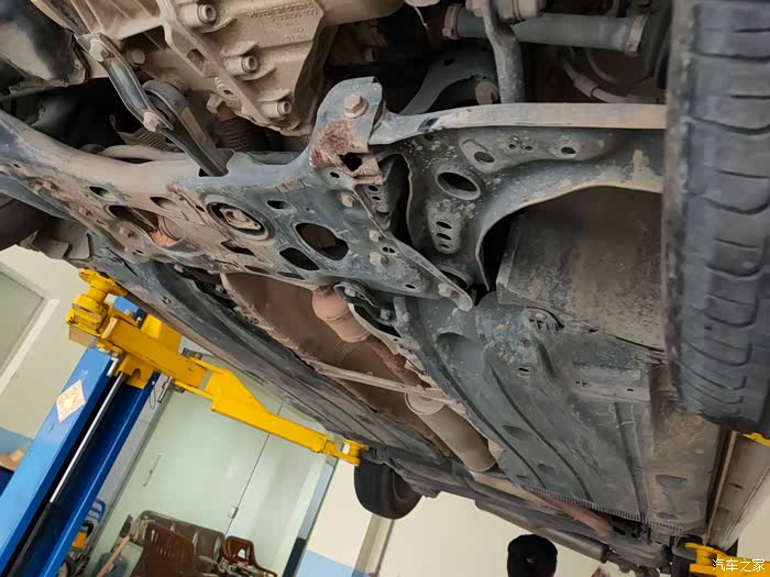 高尔夫底盘以前撞伤的有生锈,应该如何处理