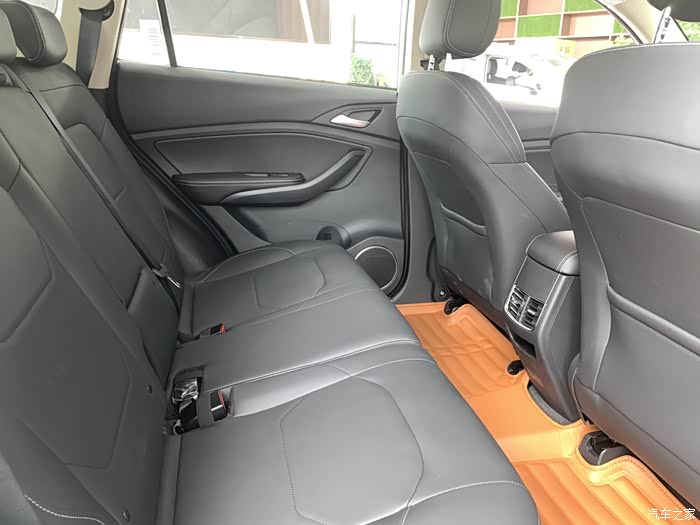 比亚迪宋plus#层林尽染,美不胜收的北方小镇