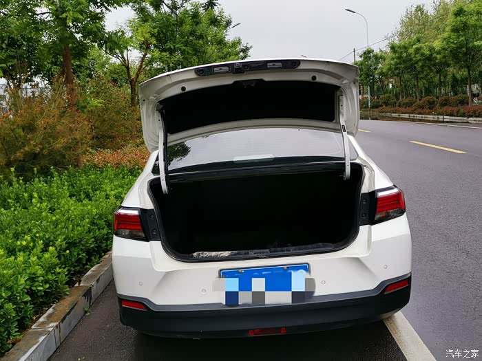 后备箱空间足够大