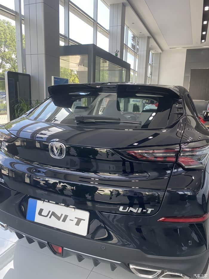 长安uni一t星钻黑内饰也是黑色同样霸气侧漏呦
