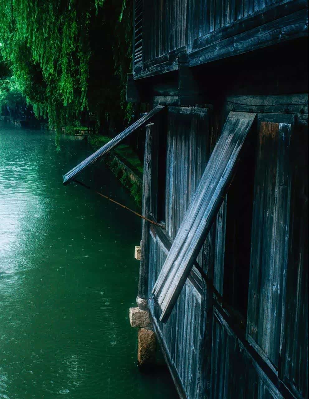 道不尽的烟雨江南,下雨天与古镇更配哦
