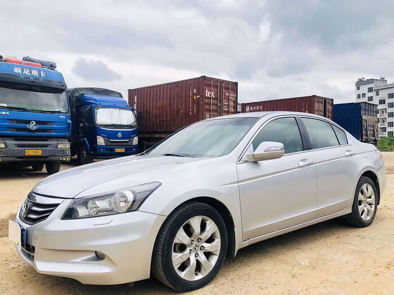 图 银色的老本田雅阁太酷了吧.