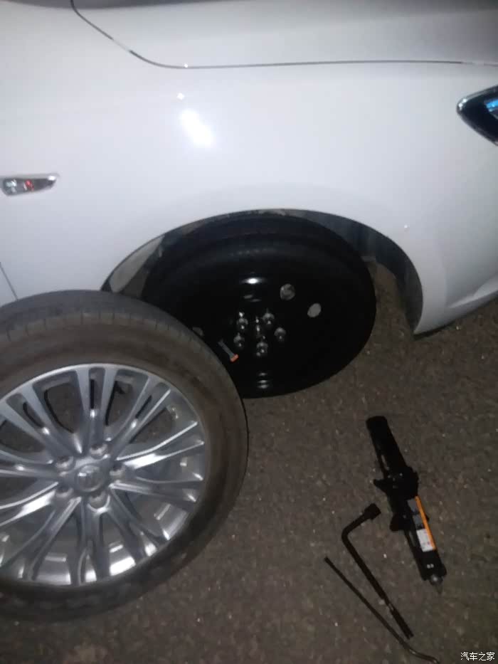 【图】***,还不到1万公里,爆胎了._英朗论坛_汽车之家论坛