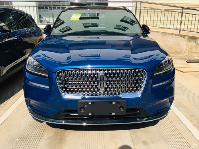 去4s店拍了一整套的林肯冒险家各种颜色外观