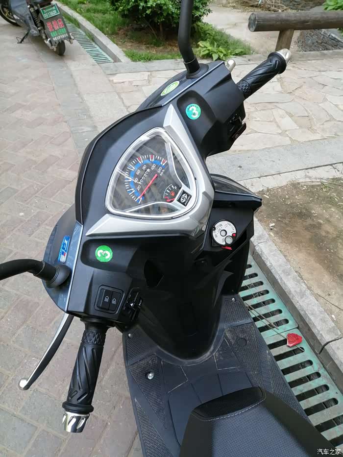 新提嘉陵睿行125小踏板