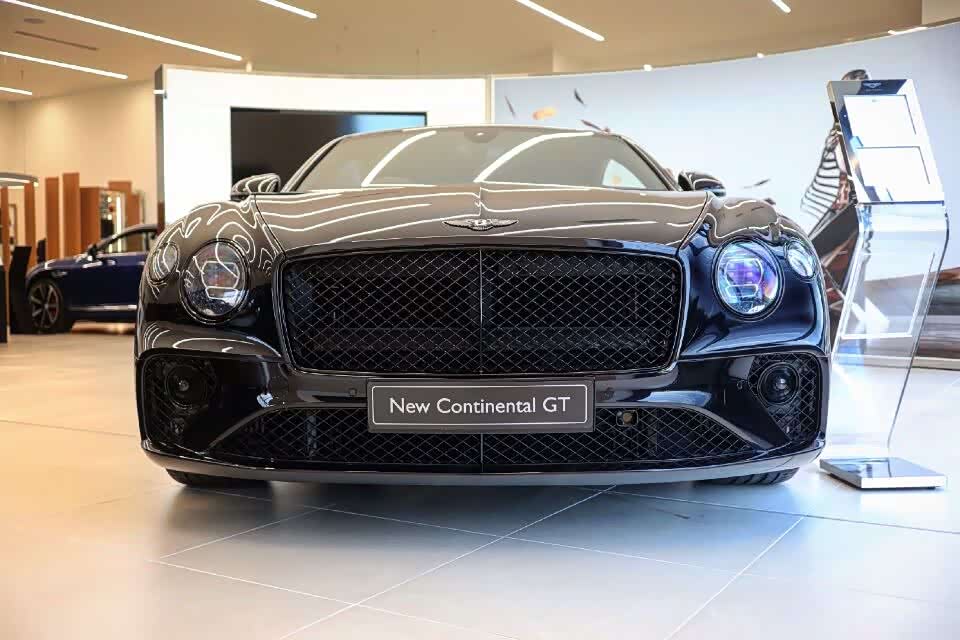 首台2020款宾利欧陆gt到店!酷黑外观12缸动力,提高性能