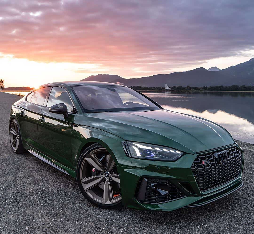 奥迪的rs5这个颜色非常的漂亮