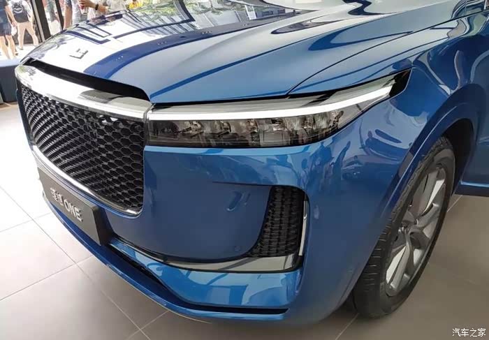 蓝色理想one车身宽阔大气内饰宽敞配置科技感强