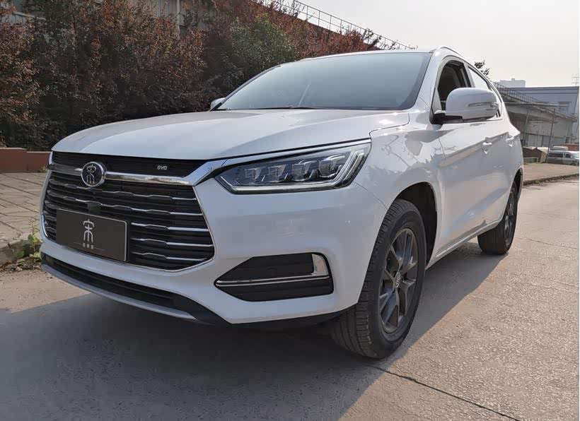 比亚迪宋外观比较吸引我的就是它的尾灯了