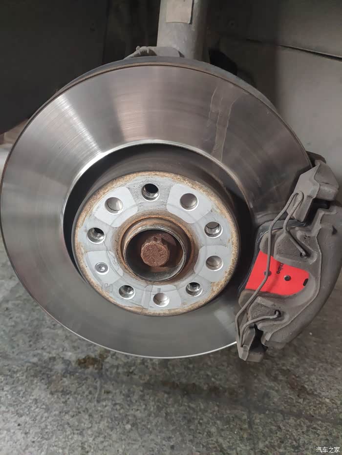 6年高尔夫换前后刹车片