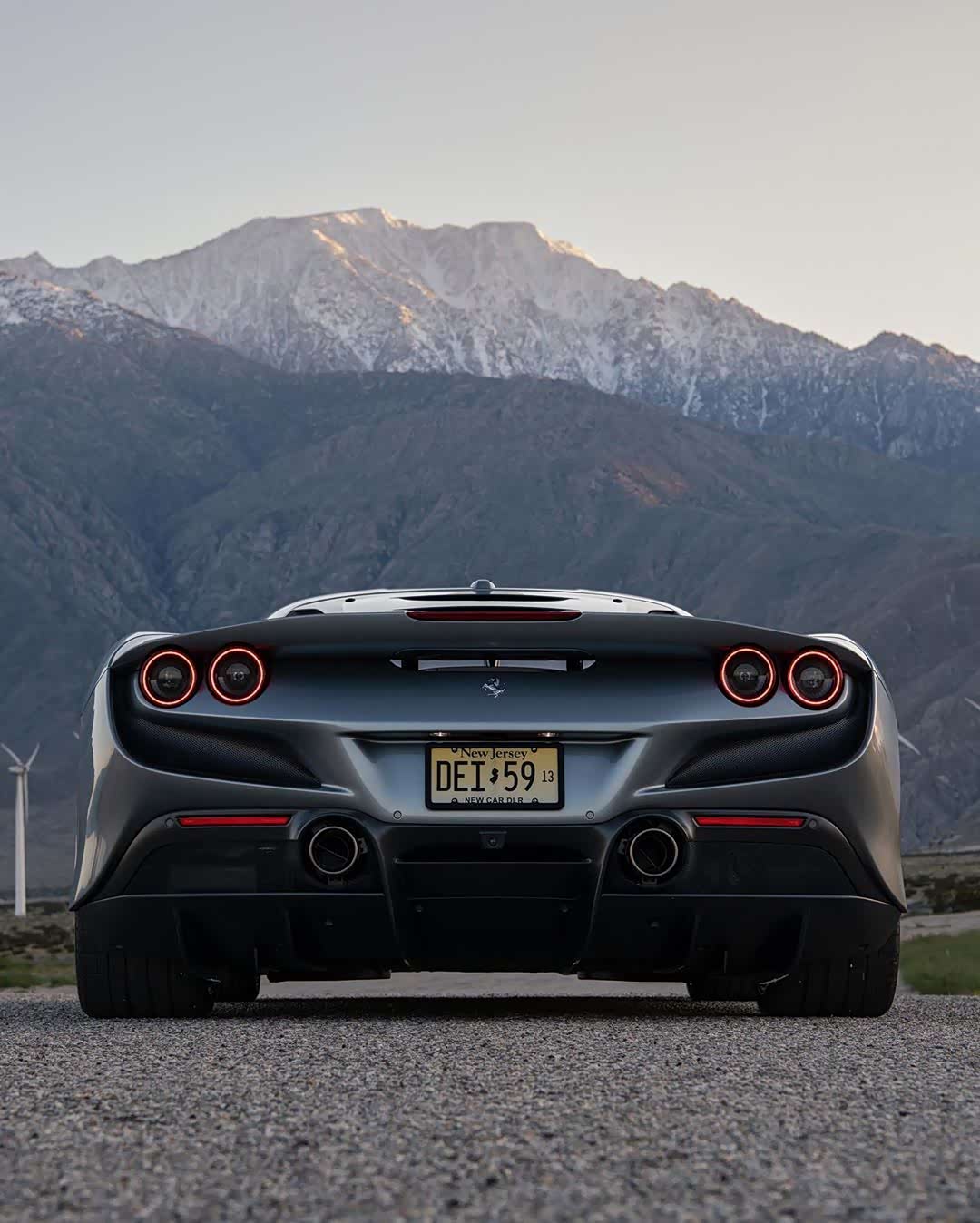 法拉利f8最独特的颜色之一.