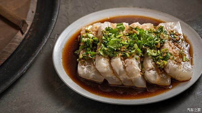 水晶烩(鱼冻)滴酥水晶脍 食材:鱼鳞一碗(草鱼,鲤鱼或青鱼的鱼鳞皆可)