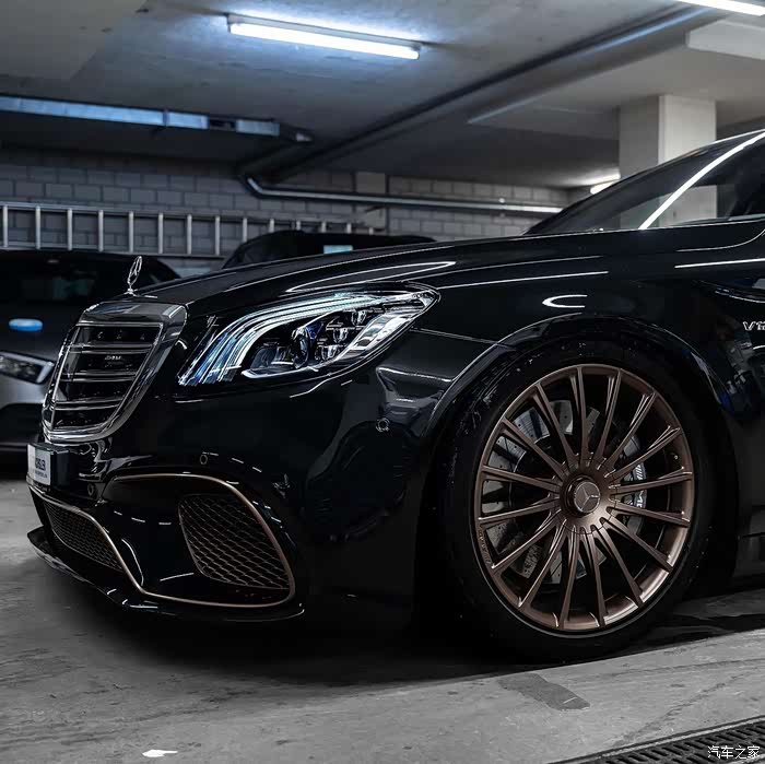 黑色奔驰mercedes-amg s65 ,金色轮毂,太喜欢