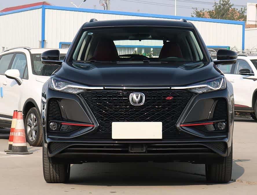 长安cs75plus前脸设计个性进气隔栅非常的大气