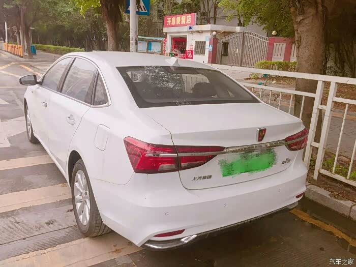 【图】街边小停,看我大白的帅脸_荣威i6/ei6论坛_汽车之家论坛