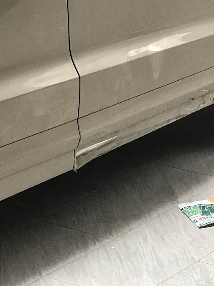 侧裙凹陷了_奥迪q3论坛_汽车之家论坛