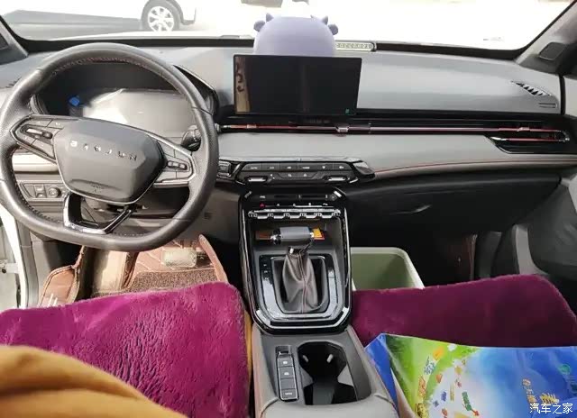 非常喜欢新宝骏rs3这酷黑的中网细长的led大灯