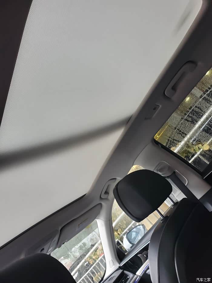 全景天窗,可以开一半哦