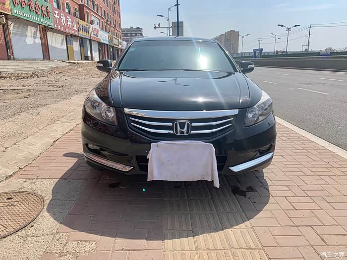 出售本田雅阁11年24自动高配全车原版4件喷漆