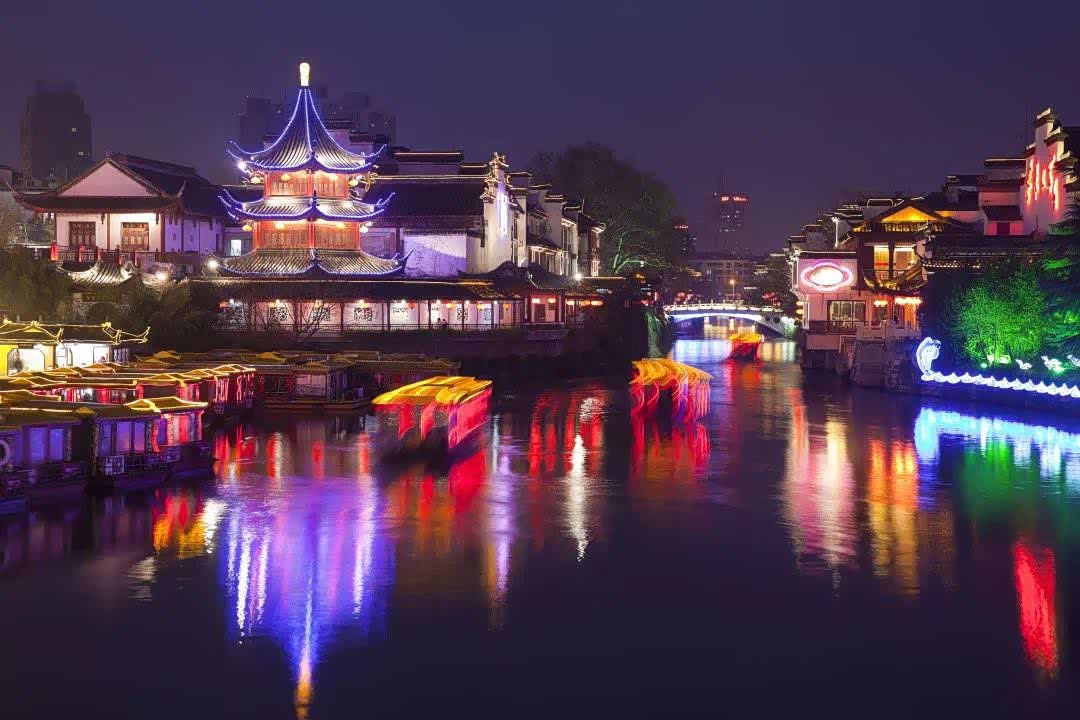 苏州繁华的都市悠悠的古风杨柳依依也盛产美人