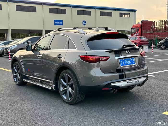 出11年的英菲尼迪fx35