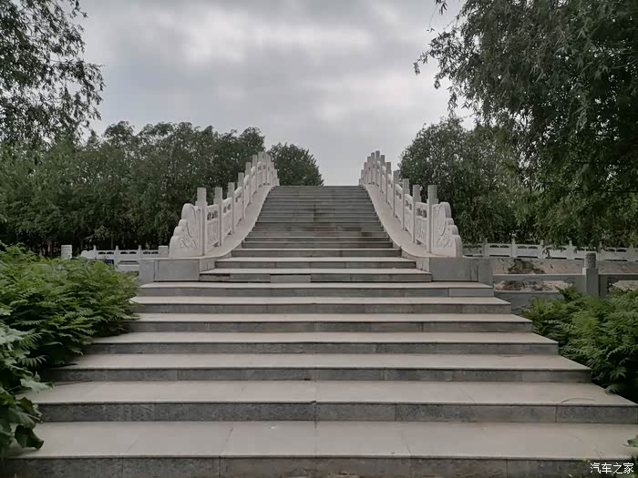 携手cs35plus巨鹿郡纪念馆前鉴赏留念