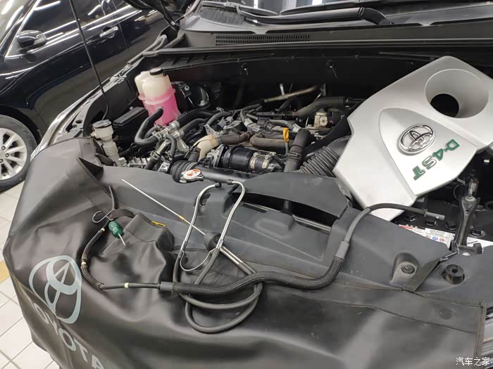 18款汉兰达发动机舱滋滋电流声.4s店要我换真空管.有同款的吗?