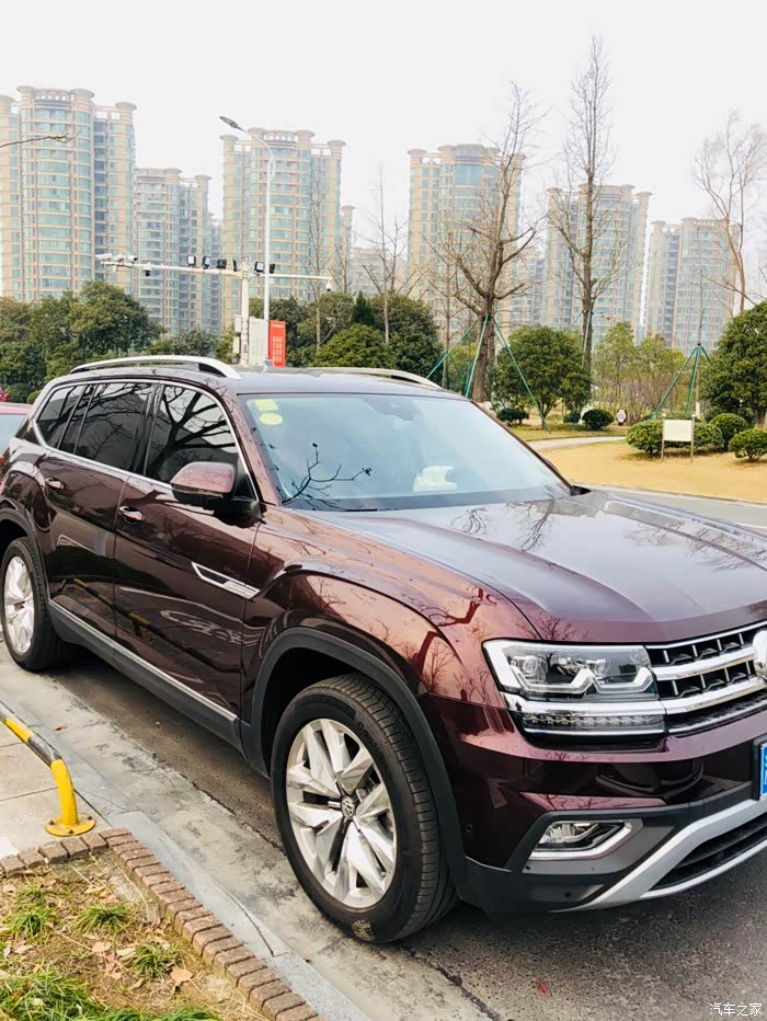 我的玛瑙红,不是普通红色,途昂的玛瑙红决定惊艳