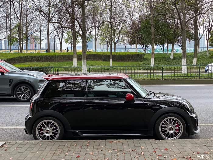 版主留情接此地出售r56jcw一台