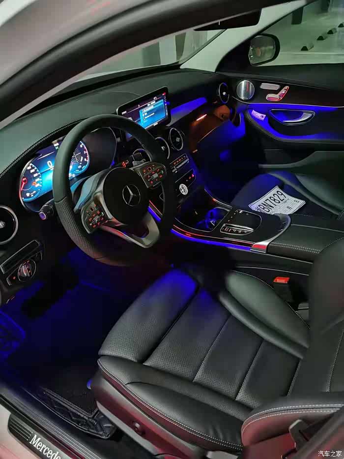 天气热起来了,氛围灯要用冷色系