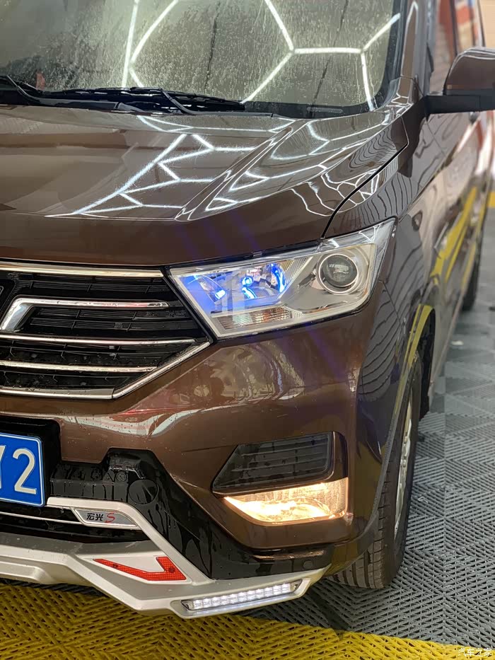 新五菱宏光s改装迈巴菱来了