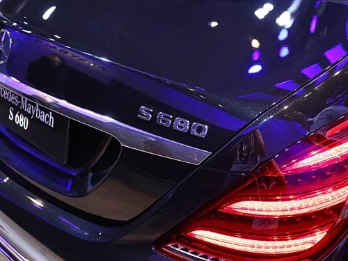 欢喜过大年之迈巴赫s级精致尾灯