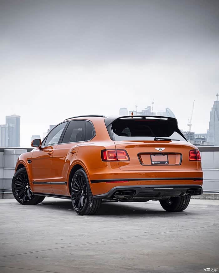橙色宾利添越speed每处细节都彰显其不凡的品味真香