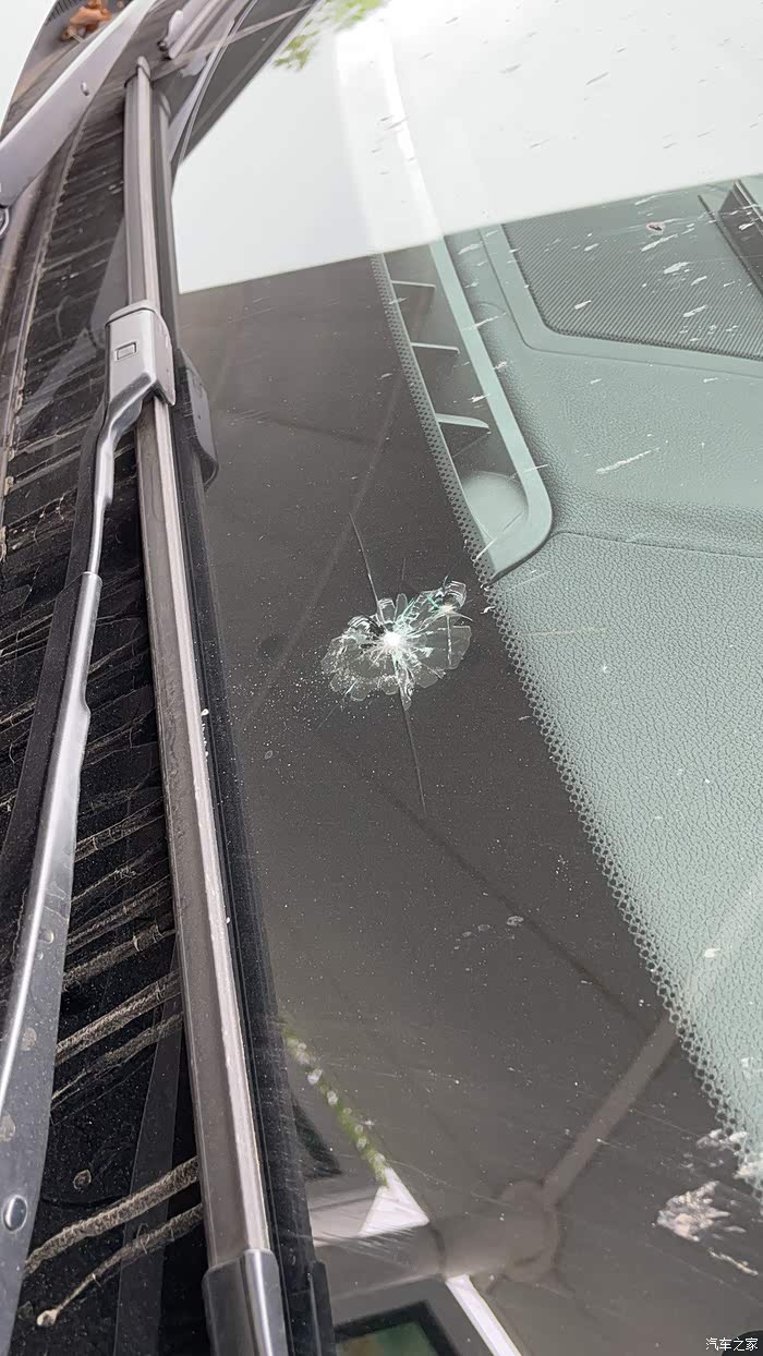 【图】买了八个月换了碎了俩前挡风玻璃_宝马x3论坛_汽车之家论坛