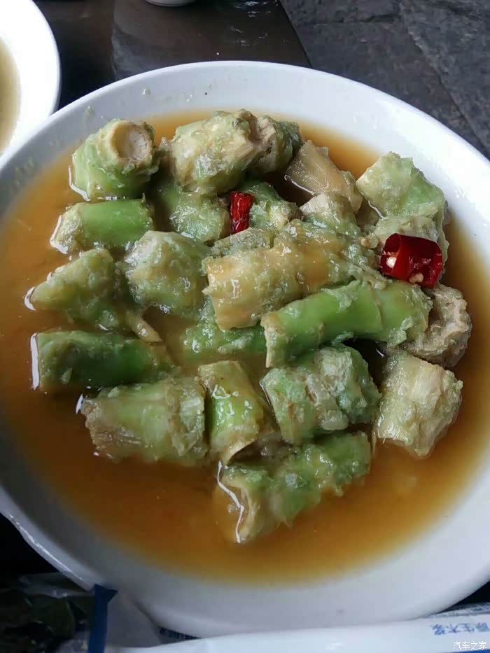 绍兴特色,蒸三臭,一般人吃不消,喜欢的人喜欢的不得了,我们也是尝尝鲜