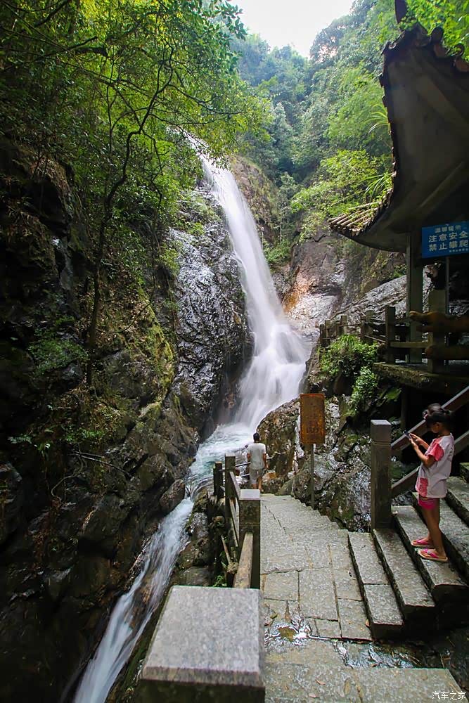 自驾白色名爵rx5max游南昆山森林公园