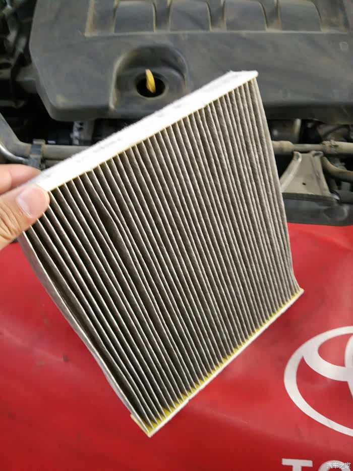 空调滤芯这样了是不应该换一换了!