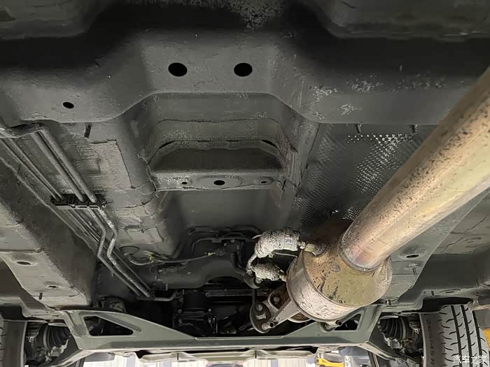 网红unik底盘及发动机舱展示